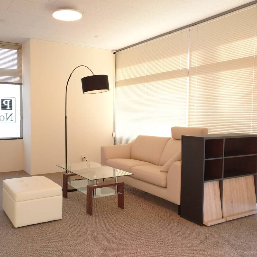 栃木県小山市の筋膜リリース＆エステ｜広々とお寛ぎいただけるソファー